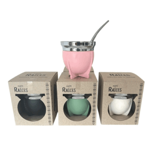 MATE PLASTICO FORRADO C/BOMBILLA Y CAJA RAICES